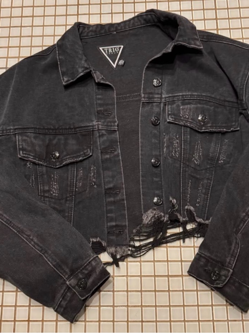 M/L Black Urban Trio Distressed Cropped Jean Jacket w/ Rainbow Lips Patch Pride